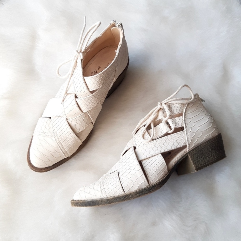 Coconut by Matisse LUX Snake Embossed Booties Off White Size 9.5